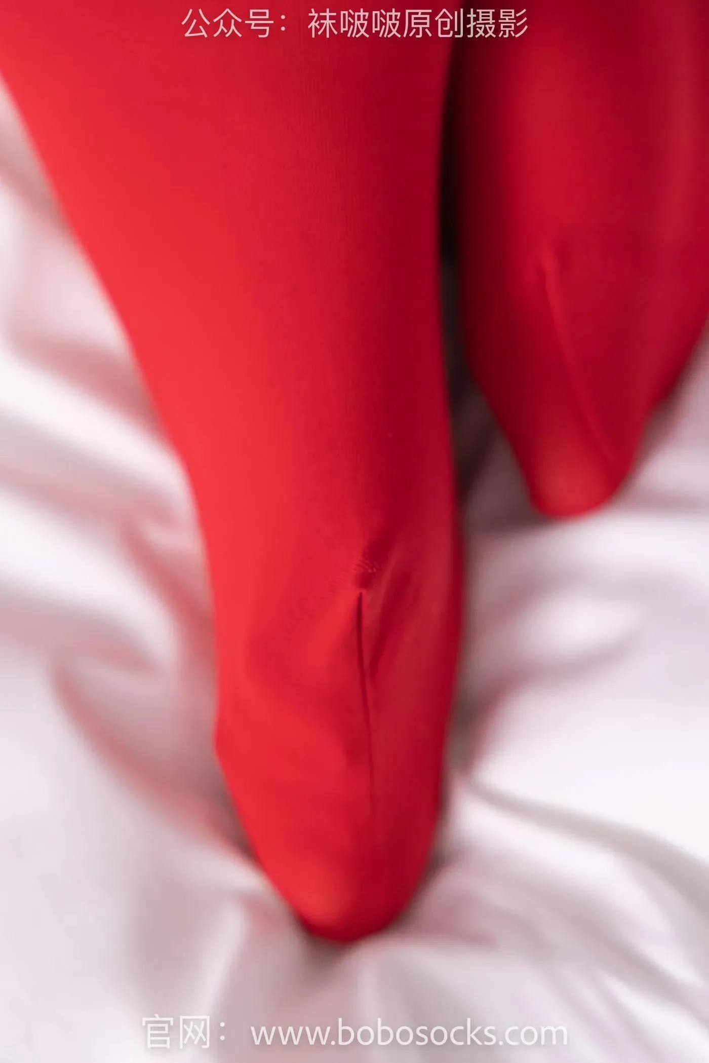 [BoBoSocks袜啵啵]NO.132 小甜豆-aj1板鞋、蓝色短靴、厚黑丝、厚红丝 [145P]插图4